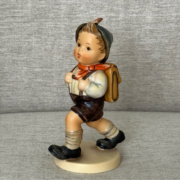 School Boy - Goebel M. I. Hummel Figurine #82 2/0 TMK6 - Picture 6 of 13